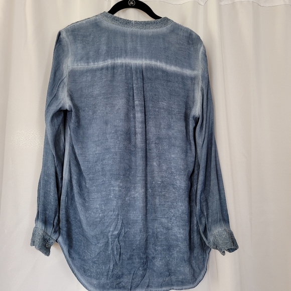 Chico's Women's Size 1 Blue Lace Long Sleeve Button Down Denim Look Shirt - Picture 11 of 13